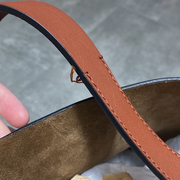 Authentic BNWT Burberry Unisex Leather Messenger - Picture 12 of 12